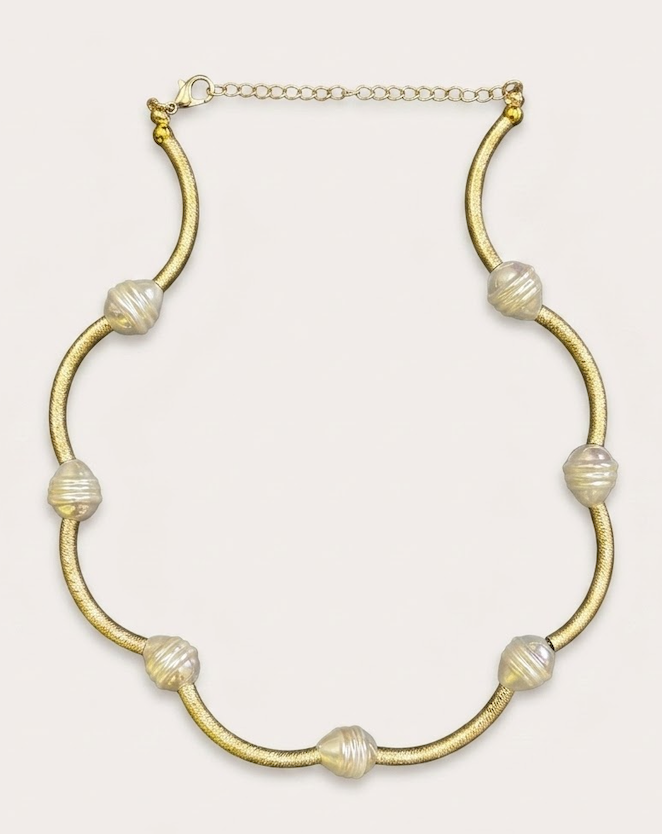 Pearl Curve Necklace