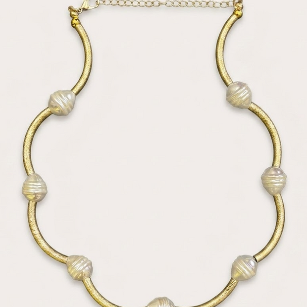 Pearl Curve Necklace