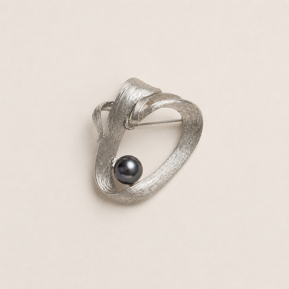 Silver Wire Heart with Pearl Brooch