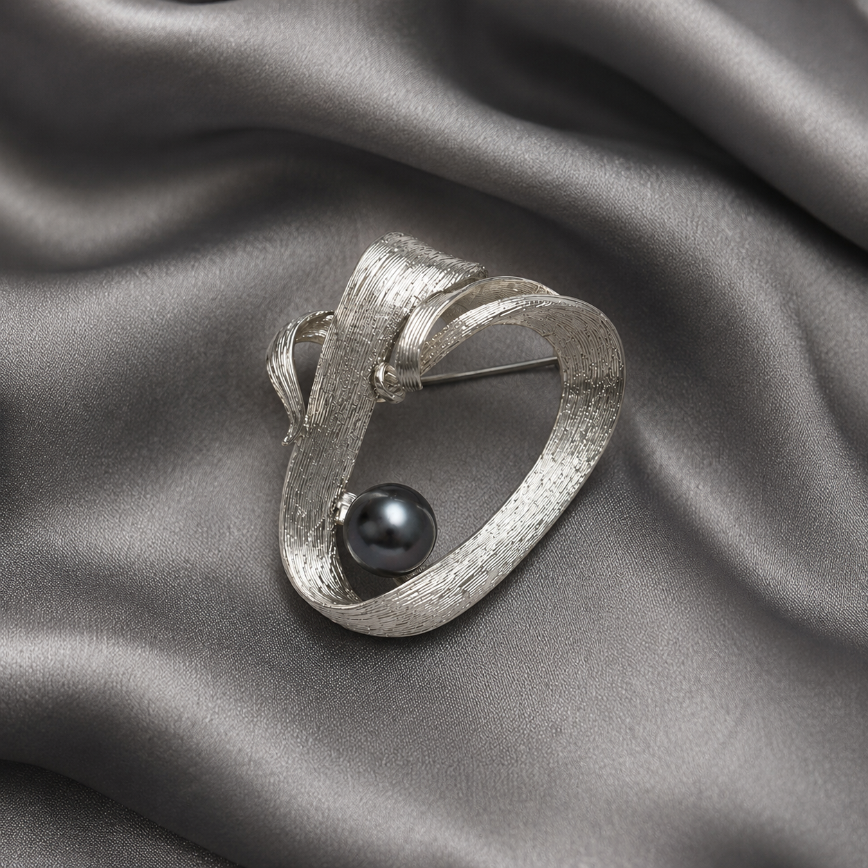 Silver Wire Heart with Pearl Brooch