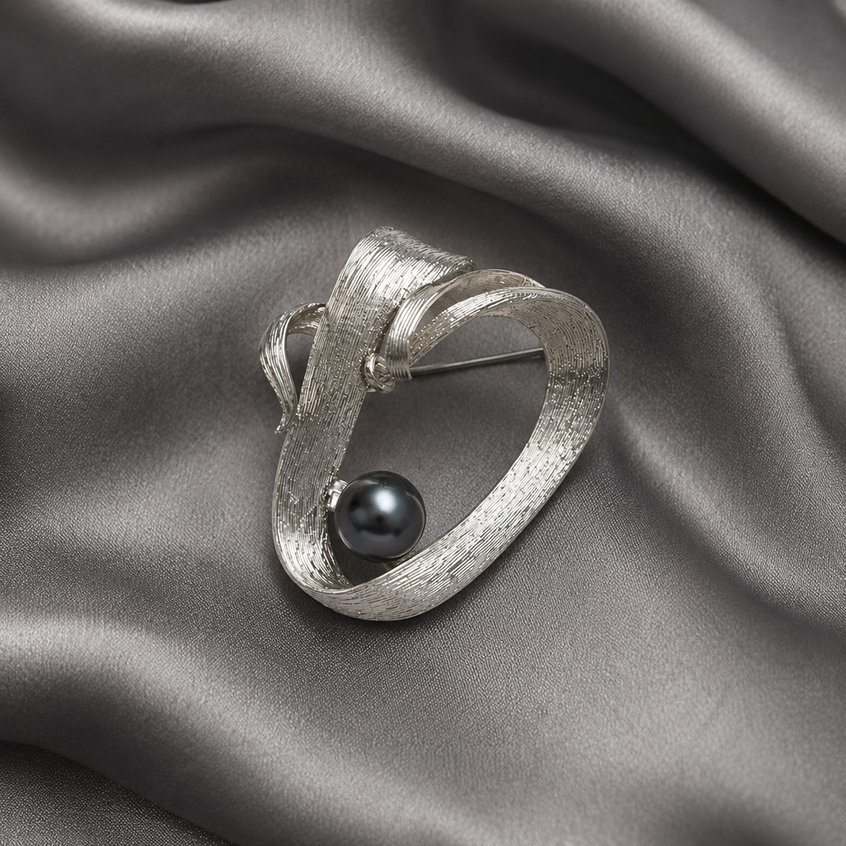 Silver Wire Heart with Pearl Brooch