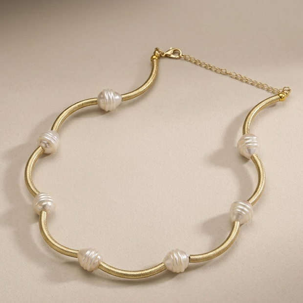 Pearl Curve Necklace