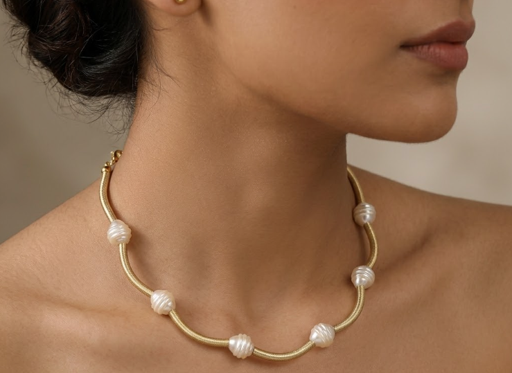 Pearl Curve Necklace