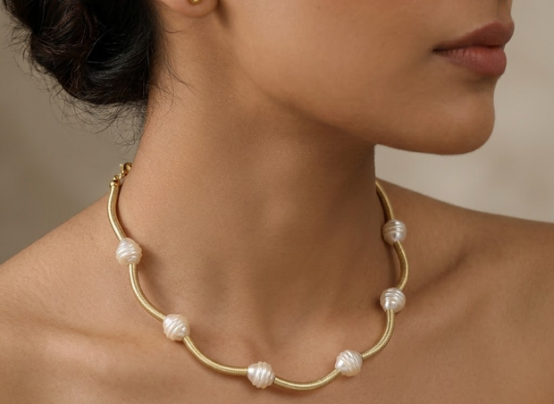 Pearl Curve Necklace
