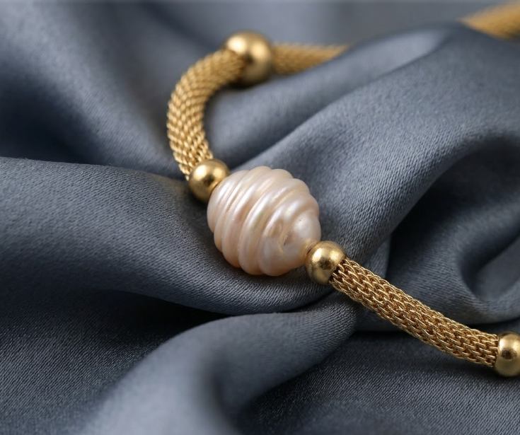 Pearl Curve Necklace