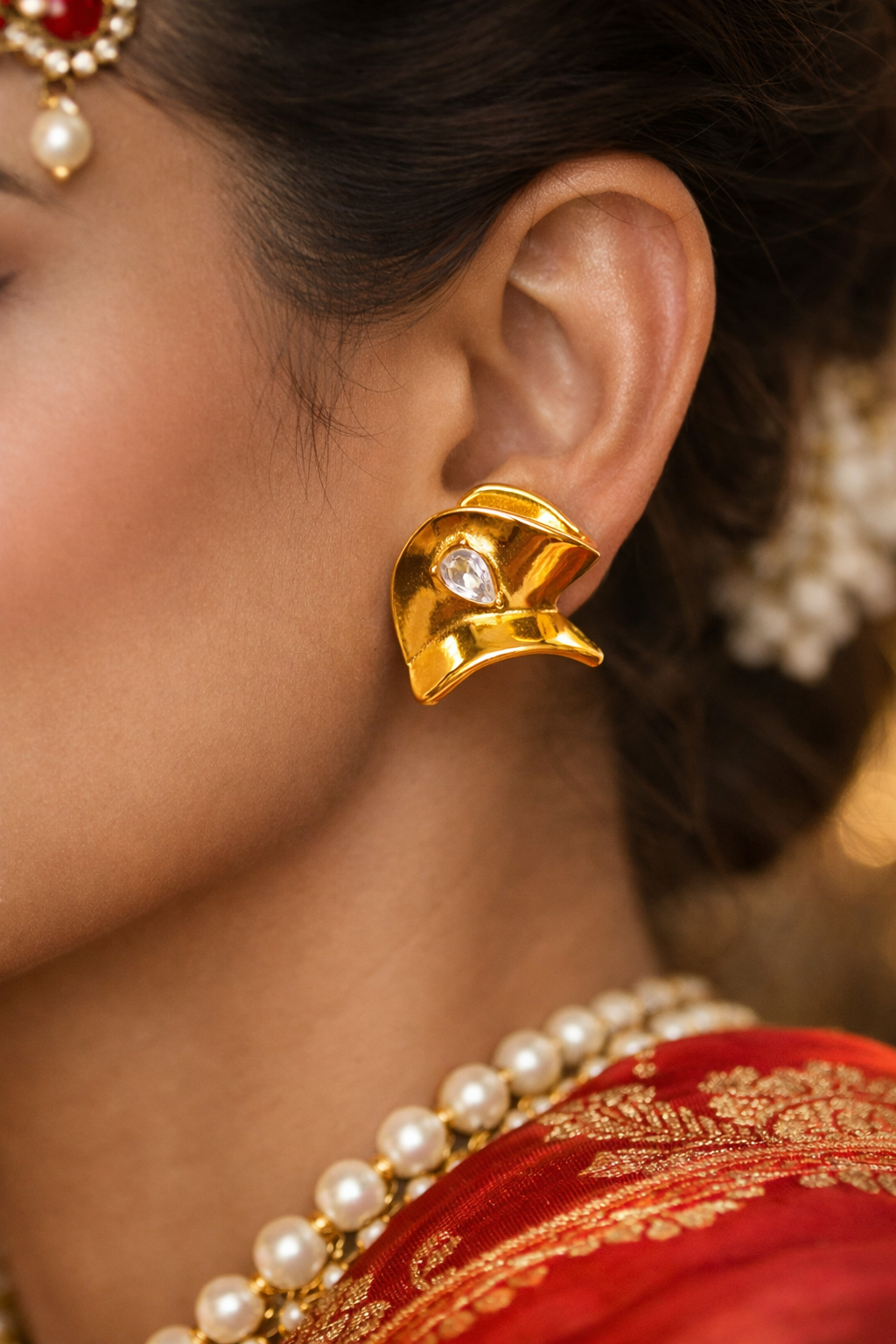 Golden twist Glow Earring