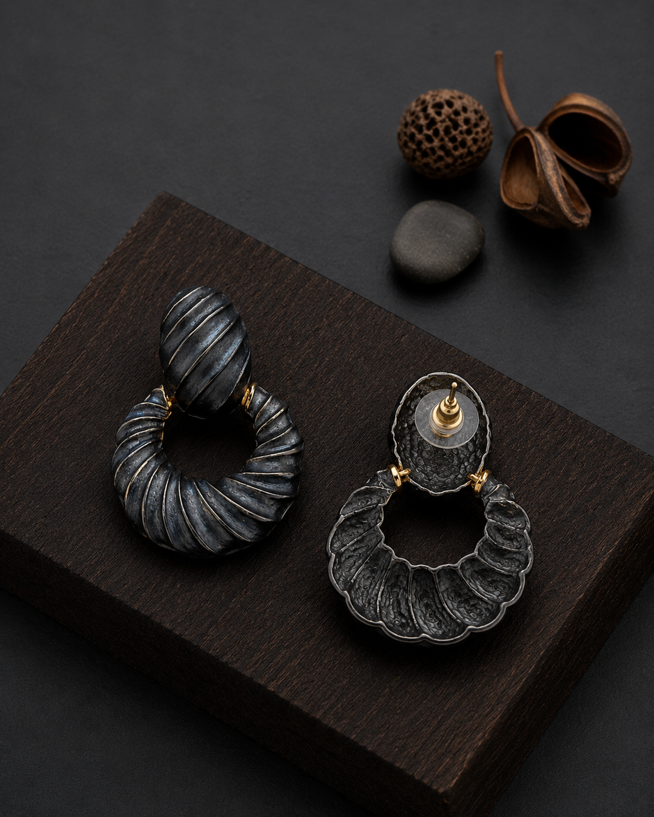 फूल के आकार का सुनहरा स्टड